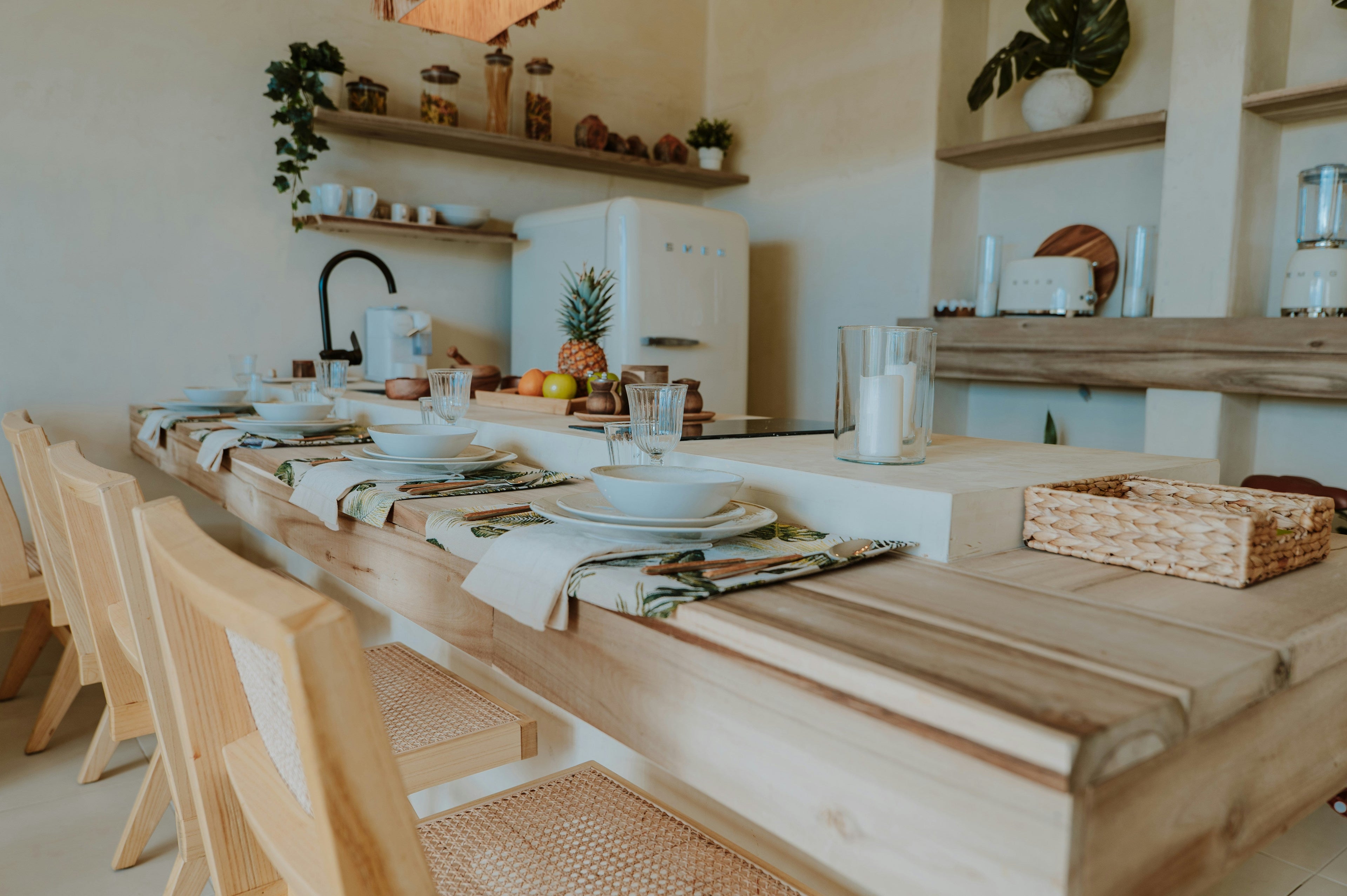 Kitchen & Dining